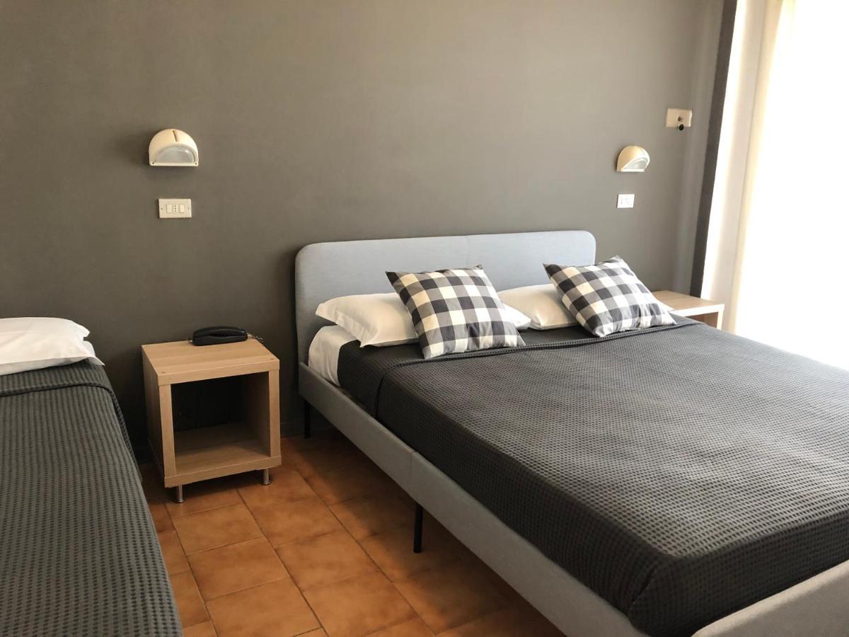 Hotel Aplo Cervia Buitenkant foto