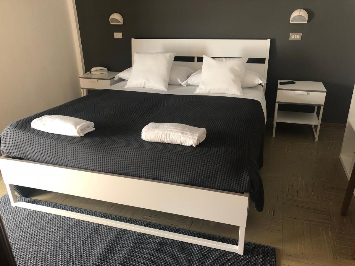 Hotel Aplo Cervia Buitenkant foto