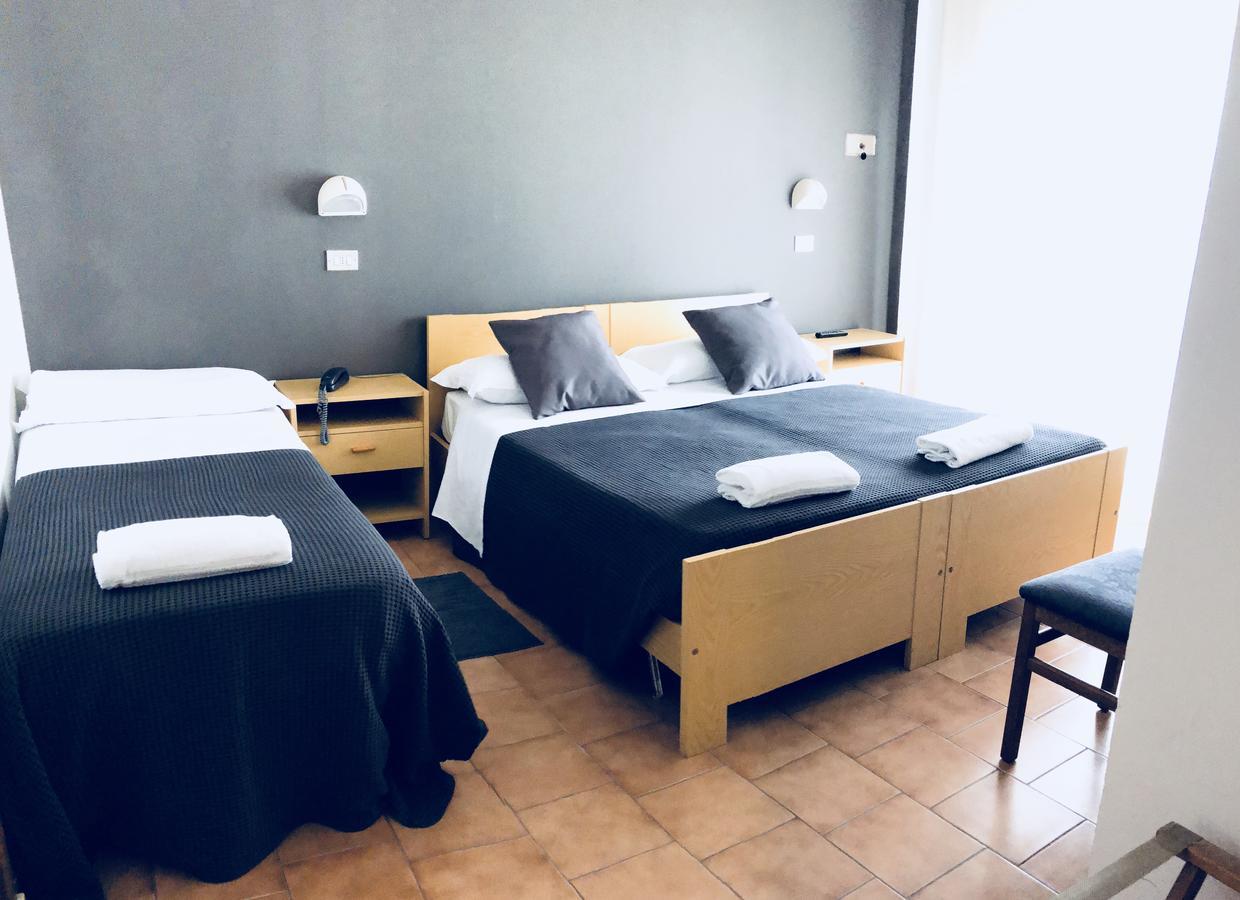 Hotel Aplo Cervia Buitenkant foto