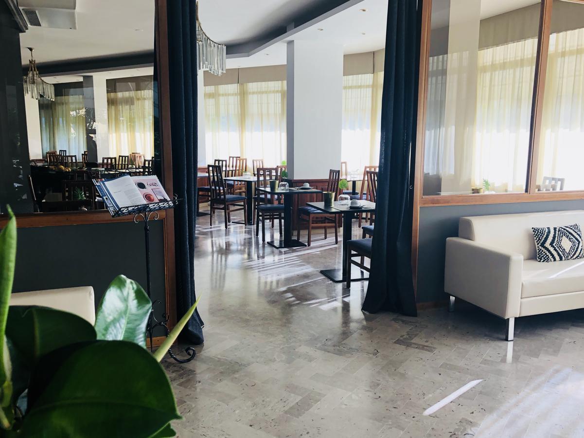 Hotel Aplo Cervia Buitenkant foto