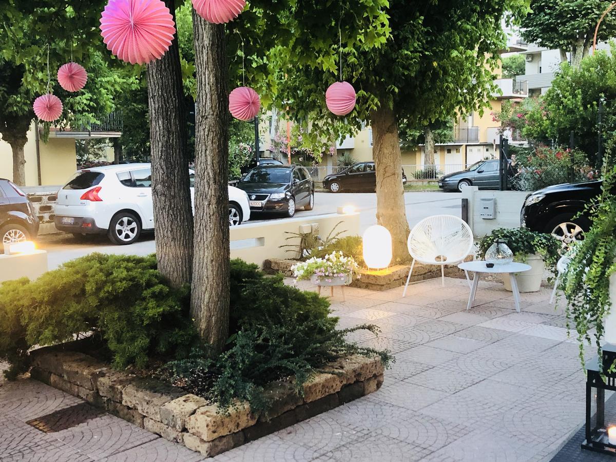 Hotel Aplo Cervia Buitenkant foto