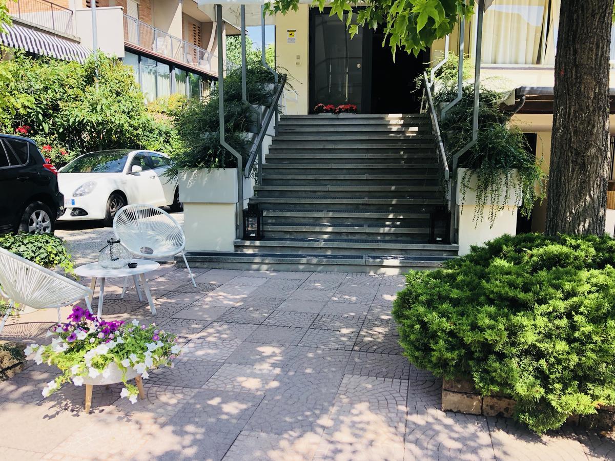 Hotel Aplo Cervia Buitenkant foto