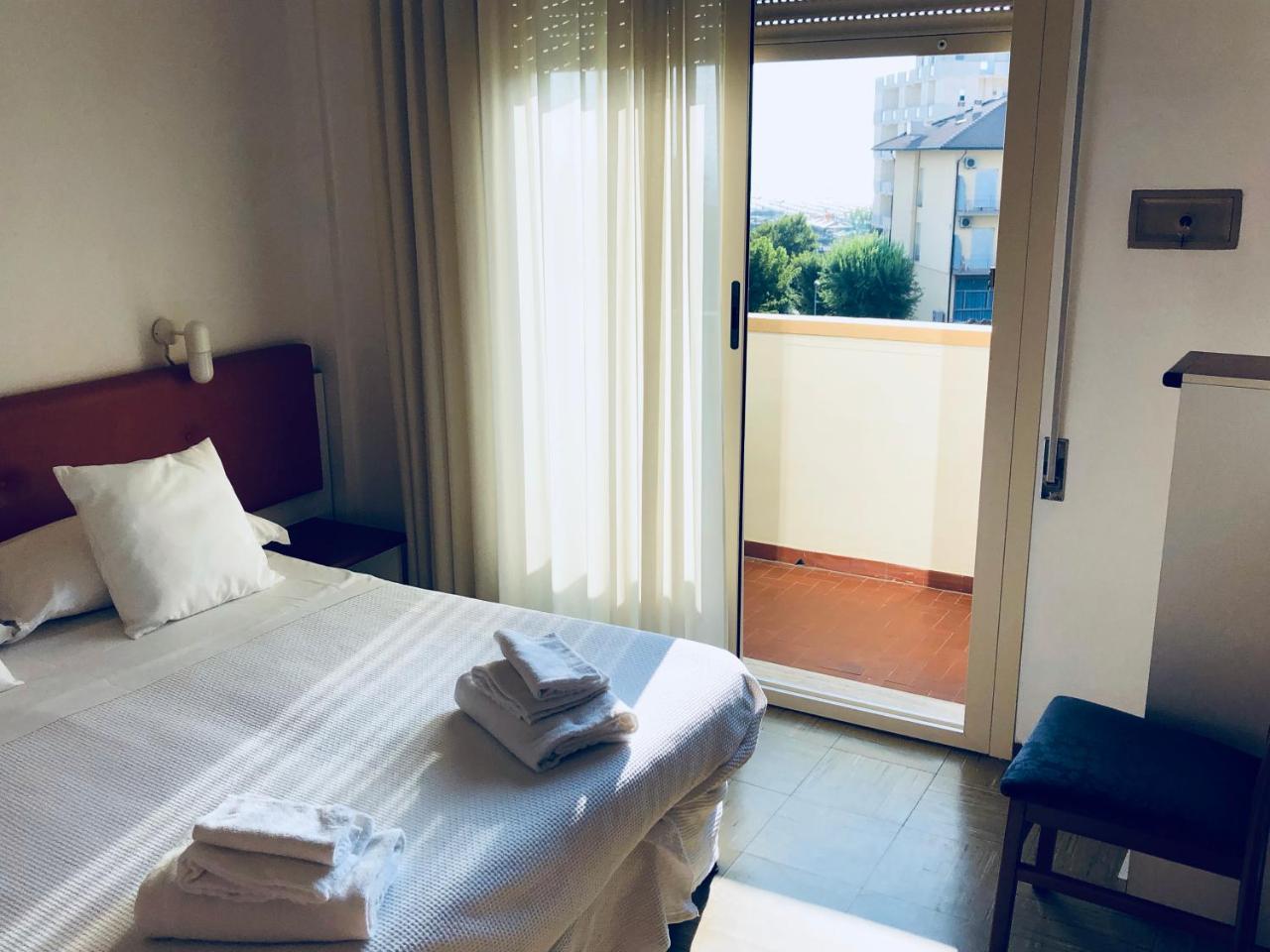 Hotel Aplo Cervia Buitenkant foto