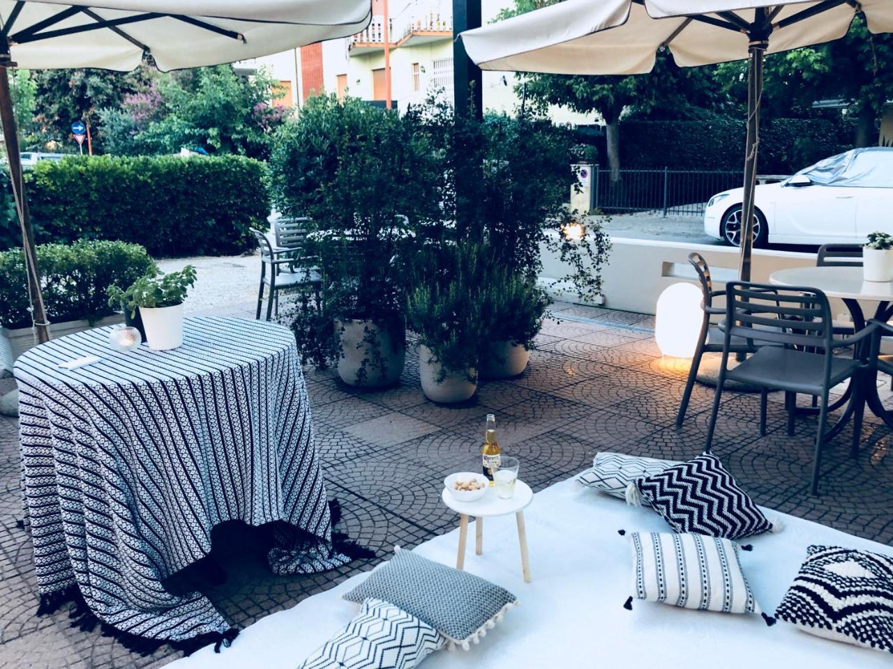 Hotel Aplo Cervia Buitenkant foto